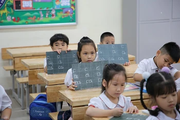  Giờ học tiếng Việt của học sinh Trường tiểu học Thăng Long (quận Hoàn Kiếm, Hà Nội) năm học 2020-2021. (Ảnh: THẾ ĐẠI)