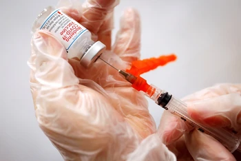 Vaccine ngừa Covid-19 của Moderna. (Ảnh: Reuters)