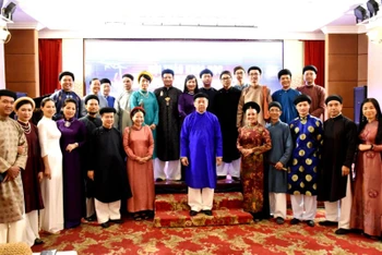 Đại biểu tham gia hội thảo khoa học “Huế - Kinh đô áo dài” do Sở VHTT Thừa Thiên - Huế tổ chức.