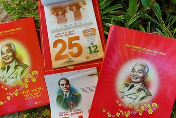 Bộ sách lịch về Đại tướng Võ Nguyên Giáp năm 2015 còn được nhiều ở Quảng Bình lưu giữ cẩn thận.