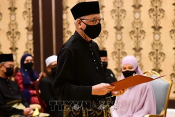 Ông Ismail Sabri Yaakob tuyên thệ nhậm chức Thủ tướng Malaysia tại Hoàng cung, ở Kuala Lumpur ngày, 21/8/2021. (Ảnh: TTXVN)