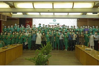 1.500 sinh viên và thầy cô trường Cao đẳng Y tế Bạch Mai lên đường hỗ trợ các tỉnh phía nam. (Ảnh: THẾ ANH)