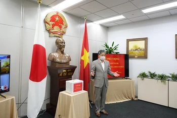 Ông Vũ Bình, Tổng Lãnh sự Việt Nam tại Fukuoka, phát biểu tại lễ phát động. (Ảnh: qdnd.vn)