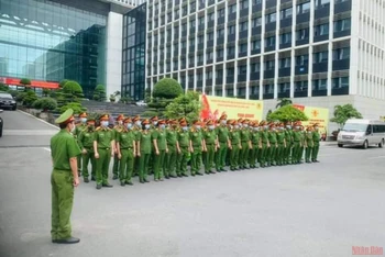 Lực lượng Cảnh sát quản lý hành chính về trật tự xã hội xuất quân vào TP Hồ Chí Minh chống dịch.
