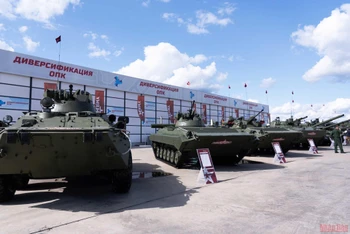 Nhiều mẫu xe tăng được trưng bày tại Diễn đàn Army-2021 (Ảnh: THANH THỂ)