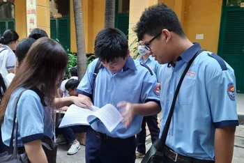 Học sinh tại TP Hồ Chí Minh tham gia Kỳ thi tuyển sinh lớp 10 năm học 2020-2021.