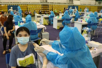 Những ngày qua, ngành Y tế TP Hồ Chí Minh đang thực hiện chiến dịch tiêm chủng vaccine ngừa Covid-19 lớn nhất từ trước đến nay.
