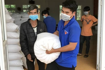 Gạo cứu đói của Chính phủ đã kịp thời trao đến tận tay hơn 10 nghìn hộ dân tỉnh Đắk Nông.