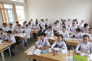 Học sinh ở thành phố Cao Lãnh, tỉnh Đồng Tháp trong giờ học (Ảnh tư liệu năm học 2020 - 2021)