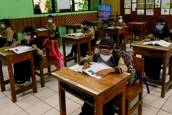 Học sinh của một trường tiểu học tại Jakarta, Indonesia, tháng 4/2021. (Ảnh: Reuters)