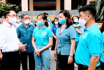 Lãnh đạo TP Hải Phòng gặp mặt các thành viên trong đoàn công tác lên đường chi viện cho TP Hồ Chí Minh.