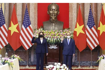 Chủ tịch nước Nguyễn Xuân Phúc và Phó Tổng thống Hoa Kỳ Kamala Harris tại buổi tiếp. (Ảnh: TTXVN)