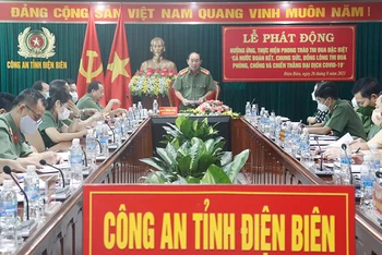 Đại tá Tráng A Tủa, Giám đốc Công an tỉnh Điện Biên phát động phong trào thi đua phòng, chống dịch Covid-19 trong toàn lực lượng.