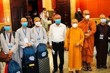 Các tình nguyện viên Phật giáo tham gia hỗ trợ phòng chống dịch Covid -19 chuẩn bị xuất quân. 