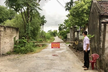 Khu vực phong tỏa tại ngã ba Bình Minh, huyện Kim Sơn (Ninh Bình).