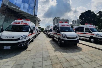 THACO hỗ trợ TP Hồ Chí Minh 30 xe cứu thương phục vụ phòng, chống dịch.