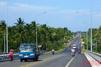 Xây dựng đường giao thông liên vùng, liên tỉnh là một trong những nội dung mà tỉnh Kiên Giang kêu gọi đầu tư. Trong ảnh: Đường về vùng U Minh Thượng (Ảnh: Việt Tiến).