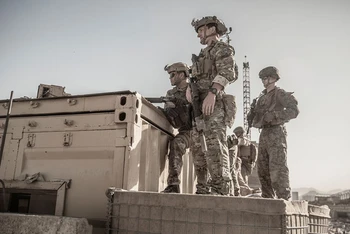 Binh sĩ Mỹ tham gia bảo đảm an ninh tại sân bay ở Kabul, Afghanistan. Ảnh REUTERS