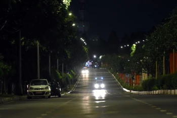 Đường phố ở TP Biên Hòa (Đồng Nai) vào buổi tối những ngày giãn cách theo Chỉ thị 16.