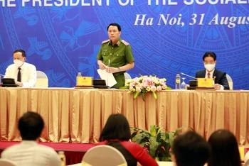 Thiếu tướng Lê Quốc Hùng, Thứ trưởng Công an, Ủy viên Thường trực Hội đồng Tư vấn đặc xá năm 2021 phát biểu tại buổi họp báo.