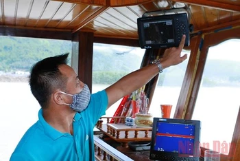 Tiệm cận chính sách hỗ trợ, chủ sở hữu phương tiện ở Thanh Hóa đã lắp thiết bị giám sát hành trình trên tàu cá.