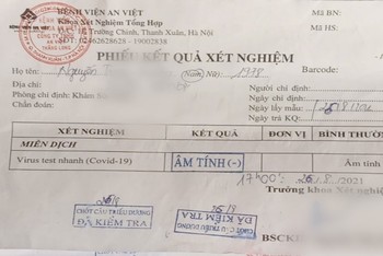 Giấy xét nghiệm đã bị sửa chữa thông tin ngày xét nghiệm.