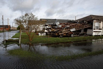 Bão Ida đổ bộ vào bang Louisiana, Mỹ, ngày 30/8. (Ảnh: Reuters)