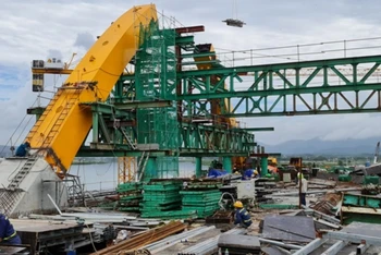 Công trình Cầu Cửa Lục 1 đang được đẩy nhanh tiến độ thi công, phấn đấu hoàn thành vào cuối năm 2021.