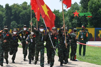 Các thành viên Đội tuyển Việt Nam ăn mừng chiến thắng sau khi hoàn thành giai đoạn thi đấu thứ 4 trong sáng 3/9. Ảnh: Báo Quân đội nhân dân điện tử