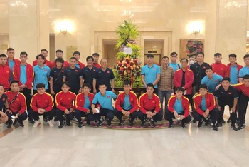 Đội tuyển Việt Nam có mặt tại khách sạn ở Hà Nội đêm 3/9. (Ảnh: VFF)