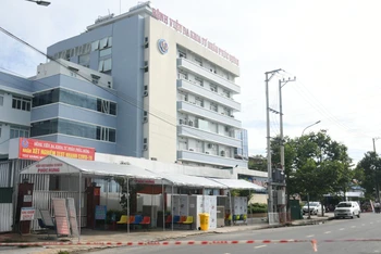 Phong tỏa tạm thời Bệnh viện đa khoa tư nhân Phúc Hưng để thực hiện các biện pháp phòng, chống dịch. 