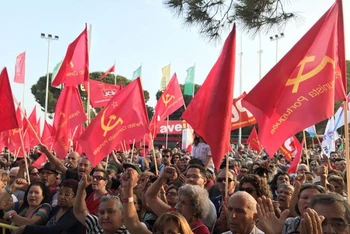Biểu dương lực lượng ủng hộ Đảng Cộng sản Bồ Đào Nha (PCP) tại hội báo Avante lần thứ 42, tháng 9/2018.