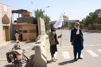 Thành viên của Taliban tại tỉnh Ghazni, Afghanistan, ngày 14/8. (Ảnh: Reuters)