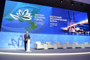 Tổng thống Nga Vladimir Putin phát biểu tại phiên họp toàn thể của EEF 2021 diễn ra tại thành phố Vladivostosk.