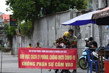Chốt kiểm soát khu vực phong tỏa tại phường Long Bình, địa bàn tập trung đông nhà trọ nhất TP Biên Hòa (Đồng Nai).