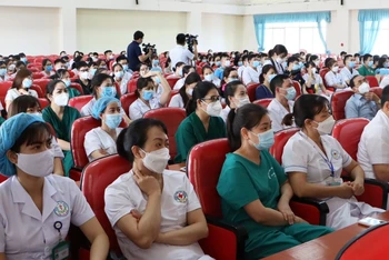 Hơn 200 cán bộ, y, bác sĩ tỉnh Bắc Ninh hỗ trợ thành phố Hà Nội phòng, chống dịch Covid-19