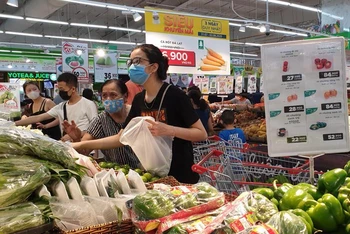  Dự kiến, lượng tiêu thụ hàng hóa tiếp tục tăng khi tiểu thương các chợ đầu mối lớn tại TP Hồ Chí Minh hoạt động trở lại.