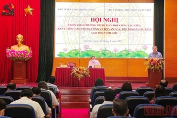 Đồng chí Nguyễn Trọng Nghĩa phát biểu chỉ đạo tại hội nghị.
