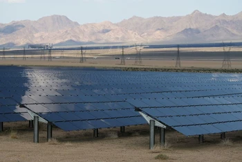 Một dự án năng lượng mặt trời gần Nippon, bang California, Mỹ. (Ảnh: Reuters)
