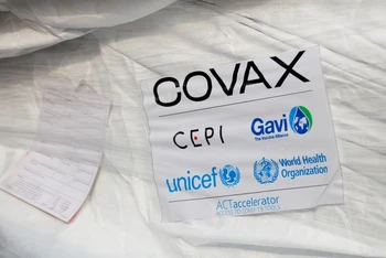 Lô vaccine được chia sẻ thông qua cơ chế COVAX. (Ảnh: Reuters)