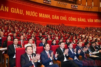 Việt Nam đang phấn đấu xây dựng là một xã hội dân giàu, nước mạnh, dân chủ, công bằng, văn minh, do nhân dân làm chủ.