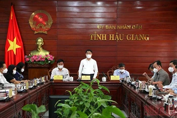 Bí thư Tỉnh ủy Hậu Giang Nghiêm Xuân Thành phát biểu chỉ đạo tại cuộc họp.