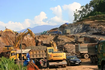 Công ty TNHH Xây dựng, thương mại Lilama khai thác quặng apatit trên mặt bằng Dự án xây khách sạn, nhà hàng, tại xã Đồng Tuyển, TP Lào Cai, năm 2014.
