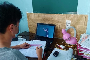 Sở Giáo dục- Đào tạo Quảng Bình khuyến khích học sinh nơi có điều kiện học bằng hình thức trực tuyến.