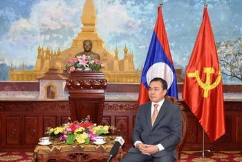 Đại sứ đặc mệnh toàn quyền nước Cộng hòa Dân chủ Nhân dân Lào tại Việt Nam Sengphet Houngboungnuang. (Ảnh: qdnd.vn)