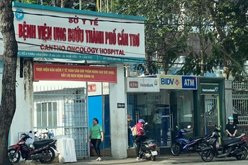 Phong tỏa tạm thời cơ sở 1 Bệnh viện Ung bướu TP Cần Thơ để phòng, chống dịch.