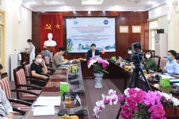 Các đại biểu tham dự hội thảo trực tuyến tại điểm cầu Tổng cục Biển và Hải đảo Việt Nam. (Ảnh: TRUNG TUYẾN).