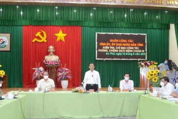Bí thư Tỉnh ủy yêu cầu huyện An Phú phải khống chế các ổ dịch.