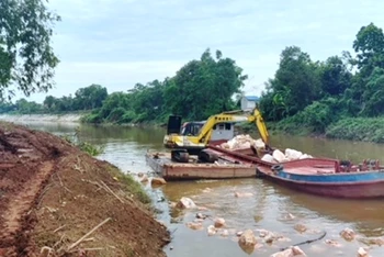 Dự án xử lý cấp bách chống sạt lở sông Bùi, đoạn qua địa bàn huyện Chương Mỹ. (Ảnh: Nhuệ Văn)