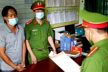 Công an huyện Quảng Trạch (Quảng Bình) công bố quyết định khởi tố bị can, lệnh bắt tạm giam đối tượng Phan Sinh Thành.